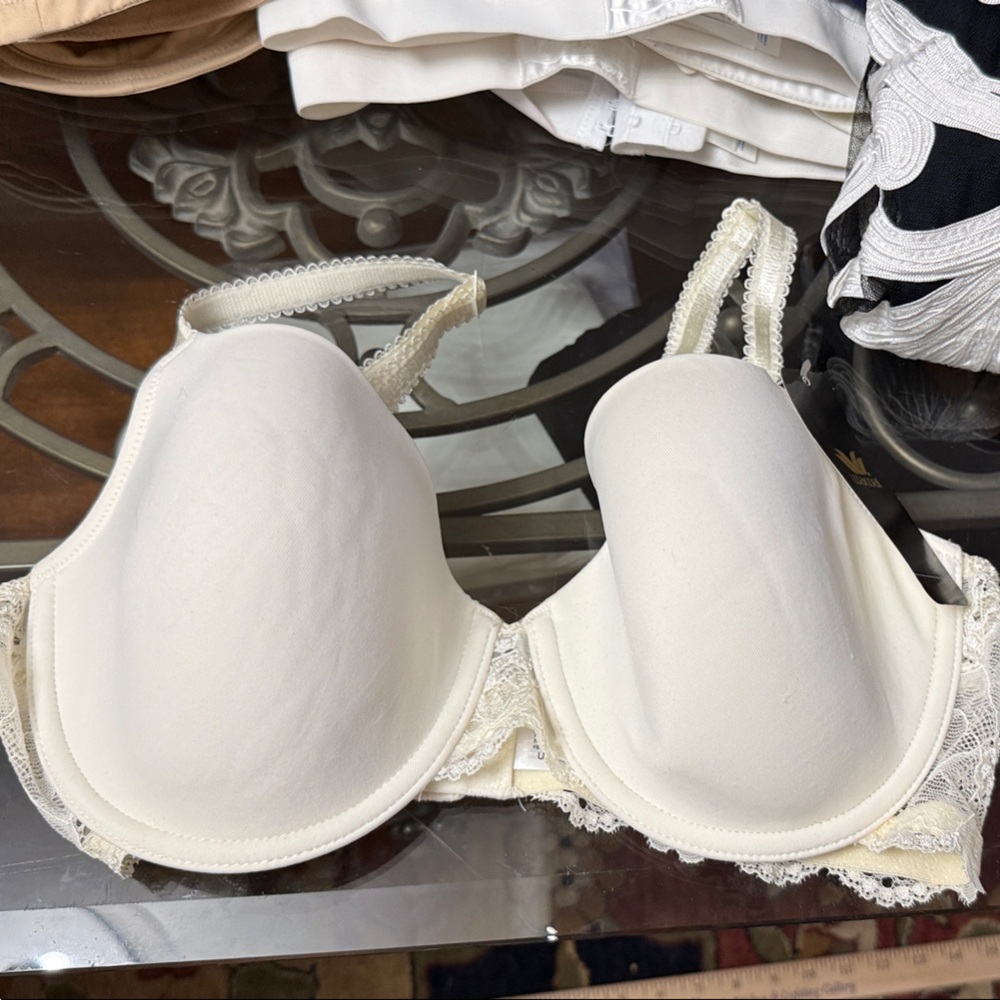 Wacoal Cream Lace Trim Bra 36D & a 40D